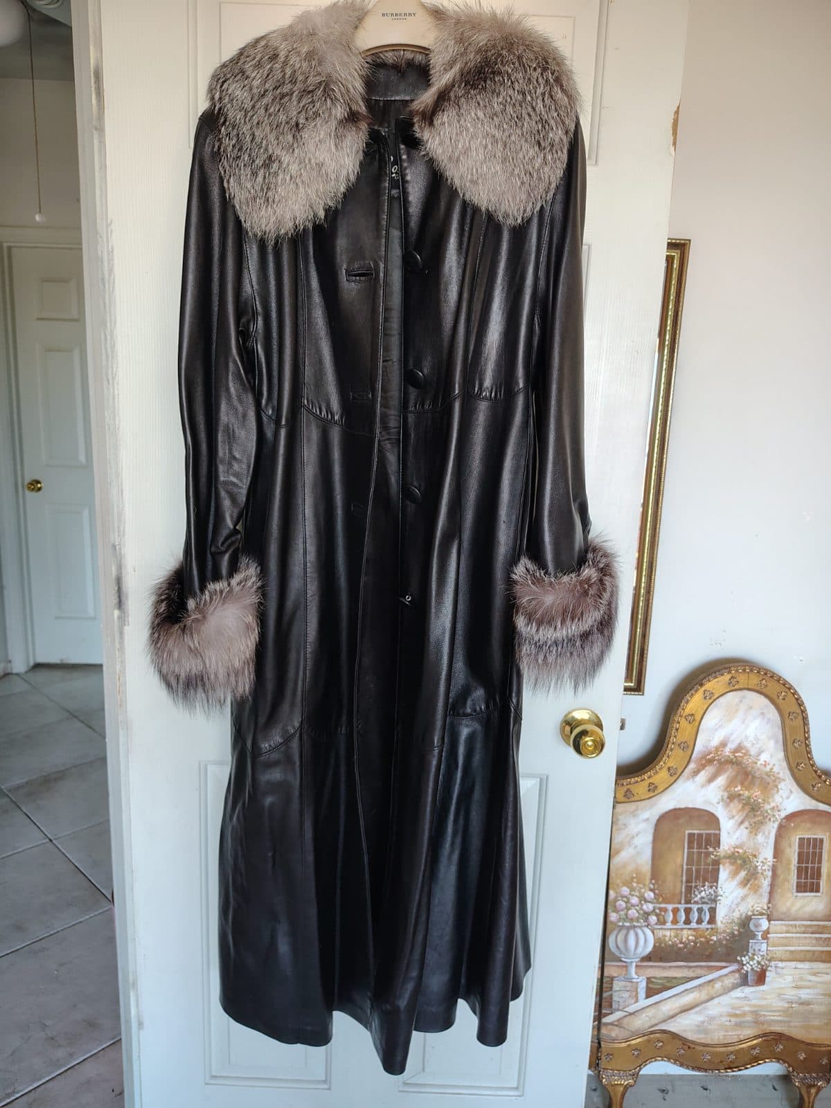Full-length genuine leather coat with fox collar and cuffs - Image 1